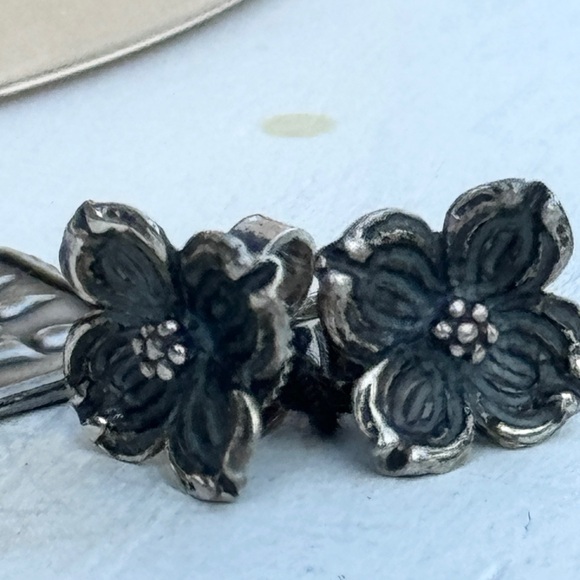 Vintage Retired Rare James Avery Dogwood Post Earrings - Sterling Silver .925 - Picture 10 of 11